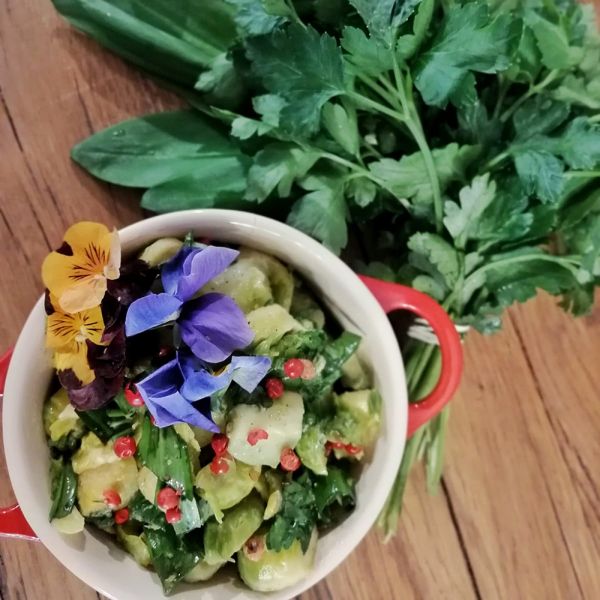 Salată din varză de bruxelles si leurdă (Video)