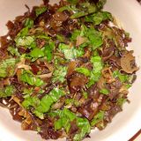 Salată din urechi de lemn si busuioc