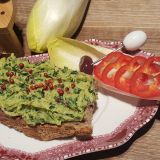 Tartine cu anghinare, avocado si spanac